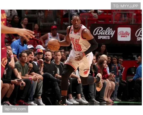 米切尔利用挡拆拉开空间提升关键时刻得分效率明显